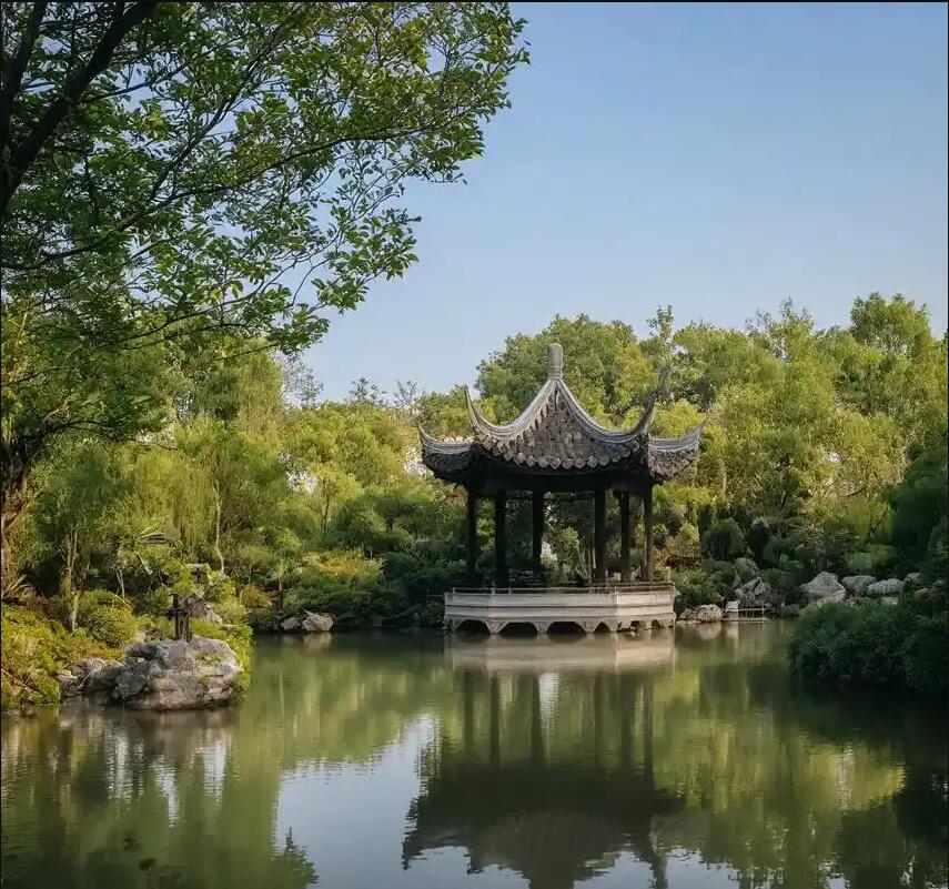 龙陵县凝天餐饮有限公司